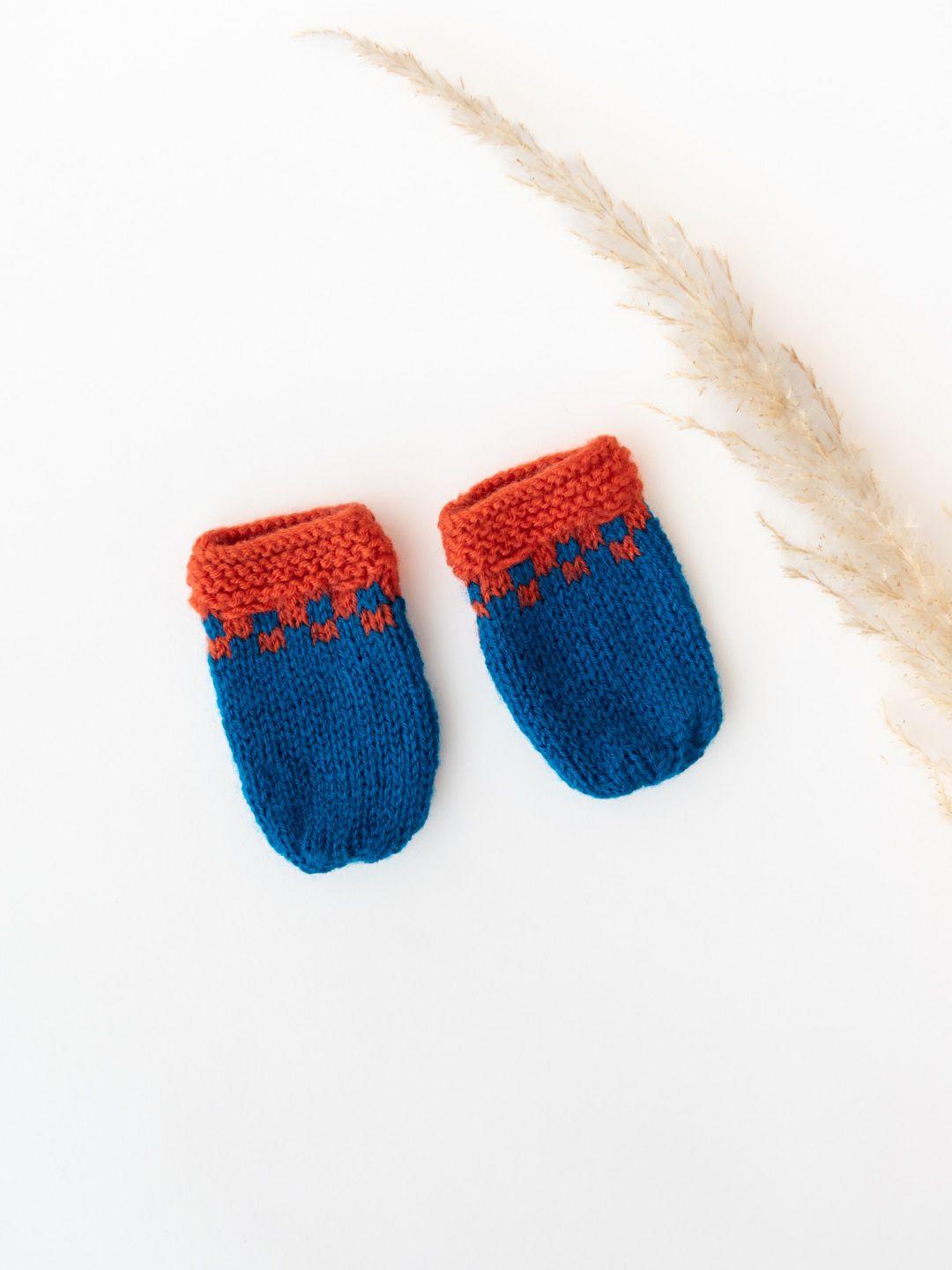 the original knit infants blue colourblocked mittens