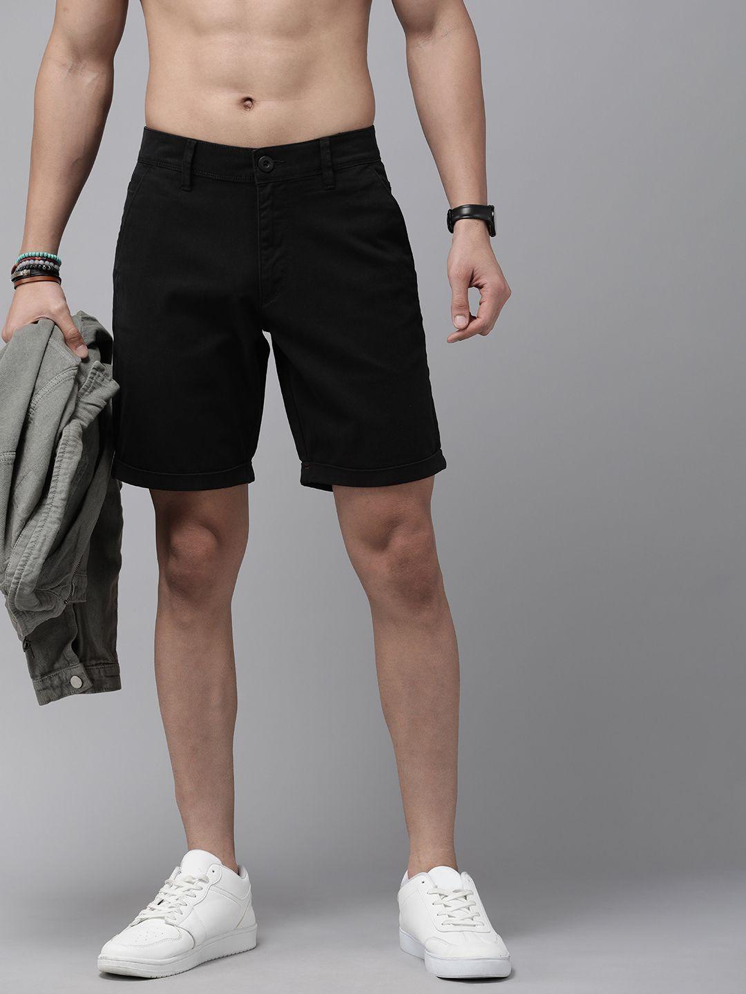 the roadster life co. men solid mid-rise regular shorts