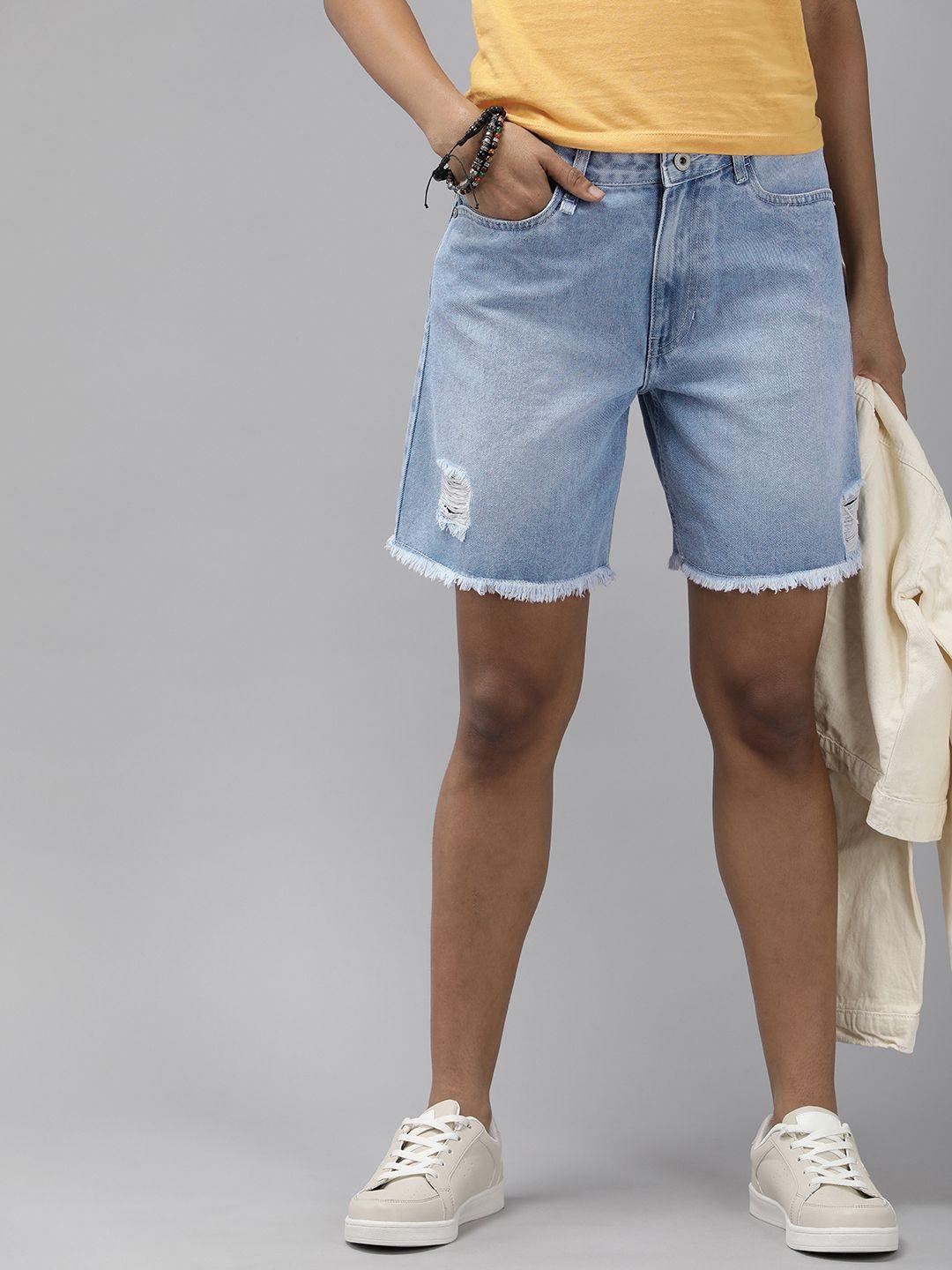 the roadster life co. women high-rise frayed hem pure cotton distressed denim shorts