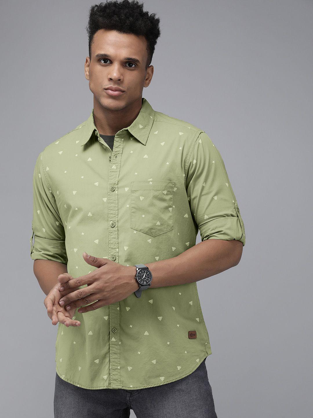 the roadster lifestyle co men green & white printed pure cotton casual shirt