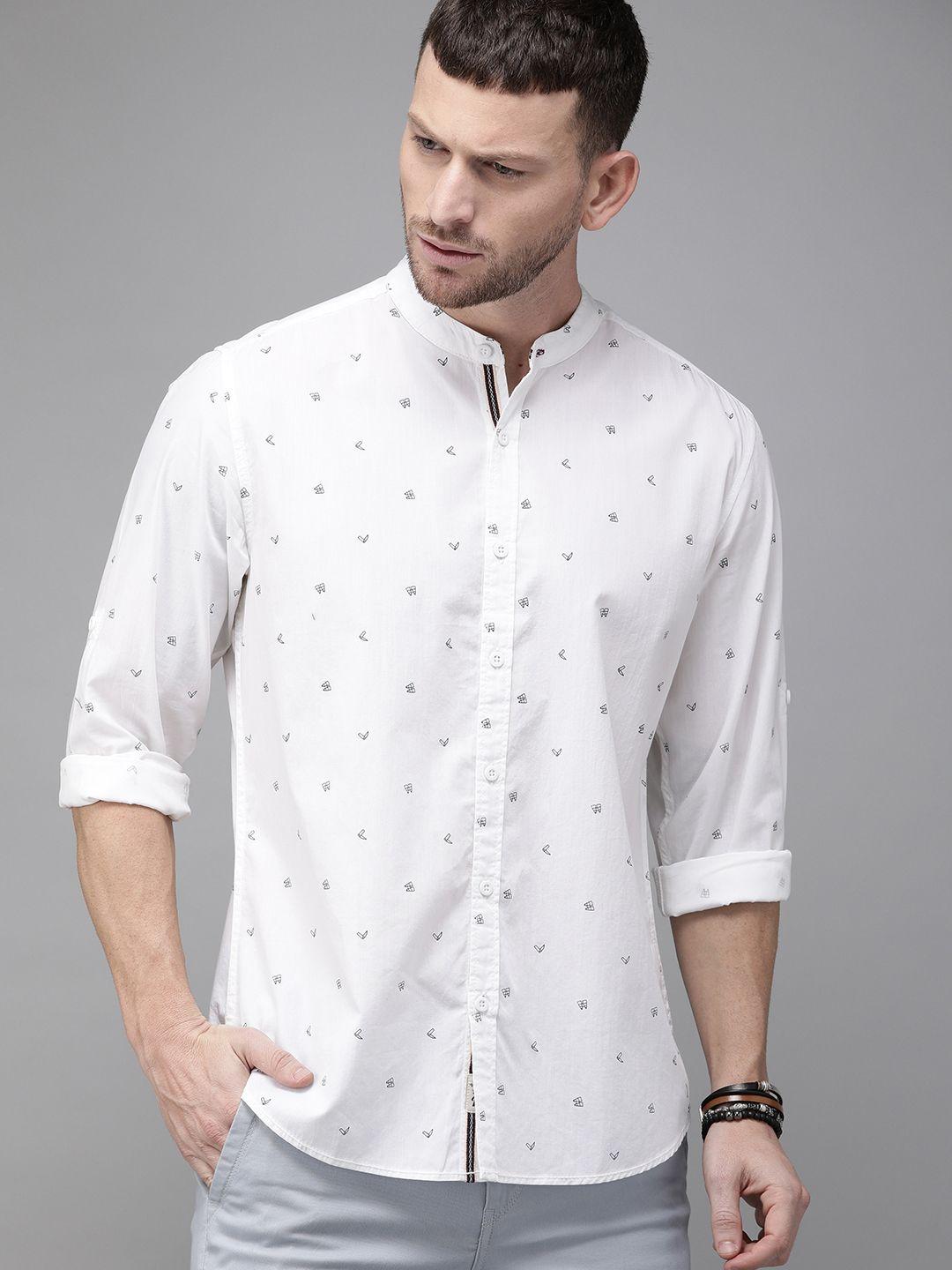 the roadster lifestyle co men white & navy blue regular fit printed casual shirt