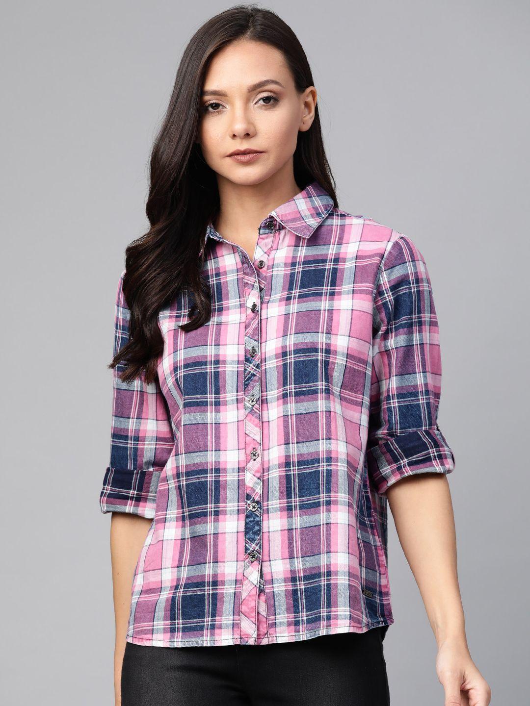 the roadster lifestyle co women pink & navy blue regular fit checked casual shirt