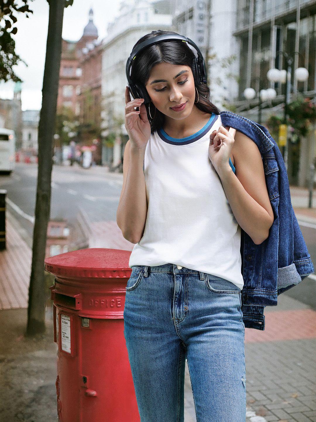 the roadster lifestyle co women white solid round neck t-shirt