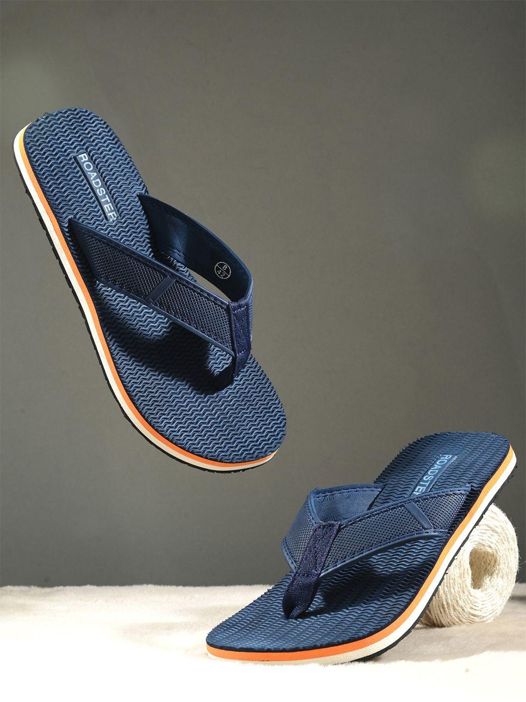 the roadster lifestyle co. men textured room flip flops