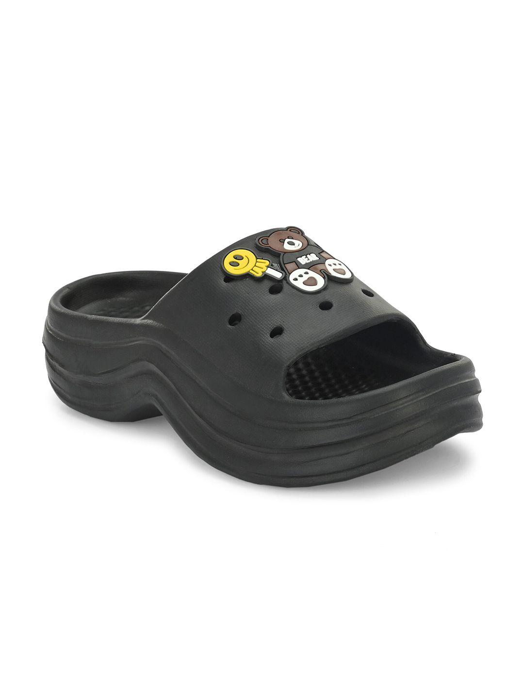 the roadster lifestyle co. women black applique sliders