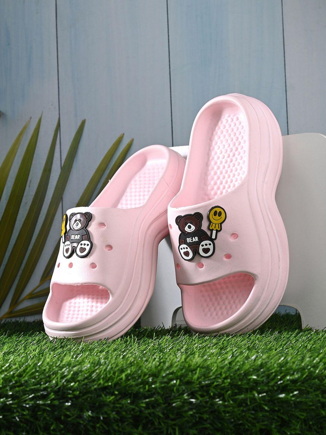 the roadster lifestyle co. women pink applique sliders