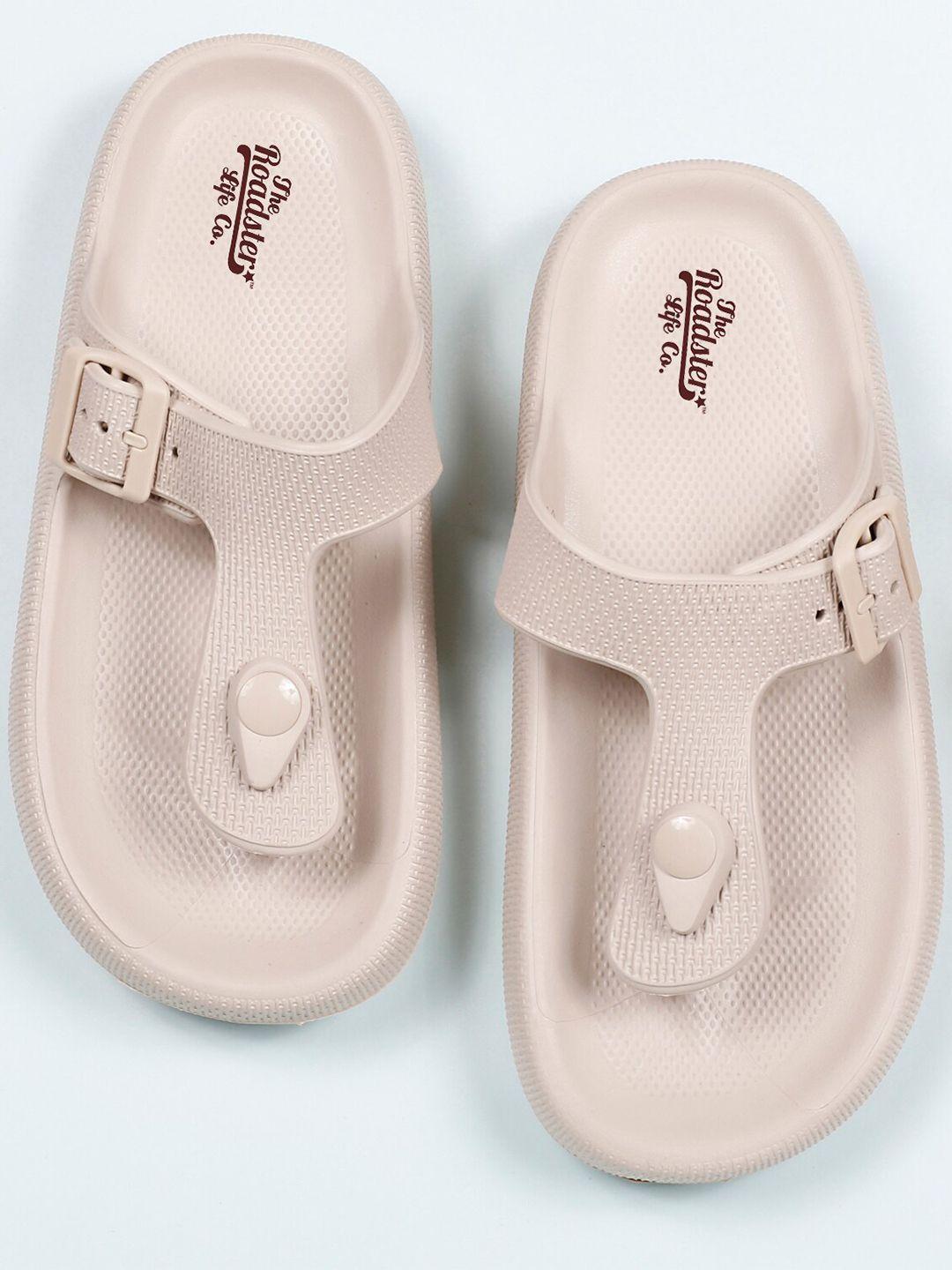 the roadster lifestyle co. women textured thong flip flops