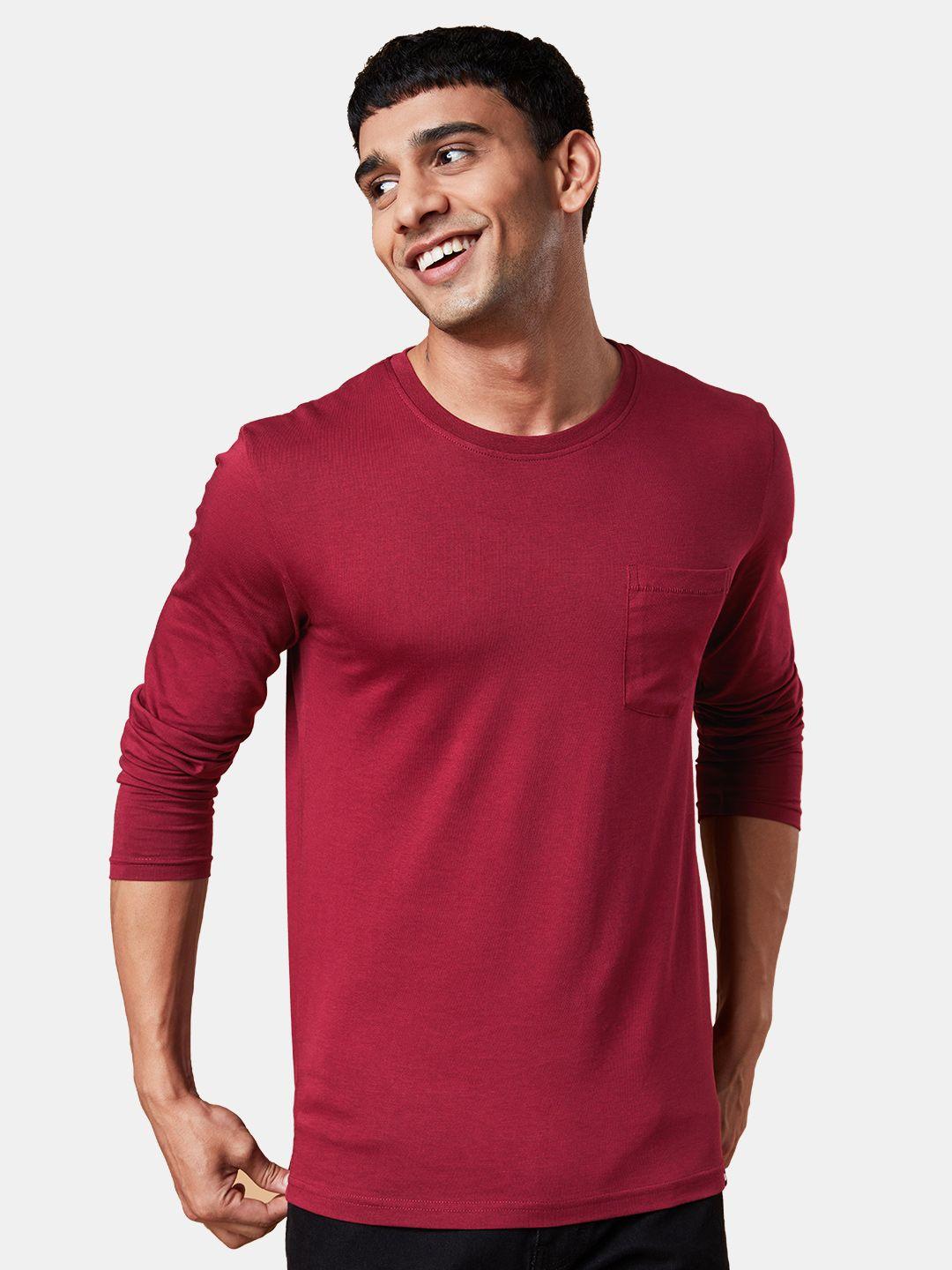 the souled store men burgundy solid pockets cotton t-shirt