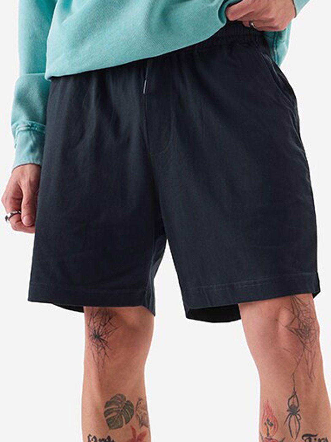 the souled store men navy blue mid-rise pure cotton shorts