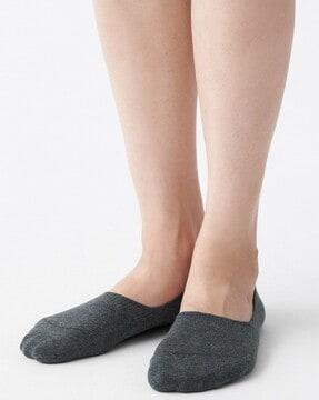 thin no-show socks with heel grip