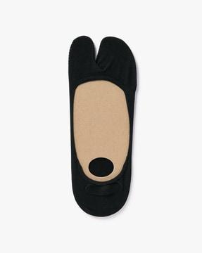 thin tabi-style no-show socks with heel grip