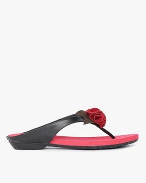 thong-strap flat sandals with floral accent