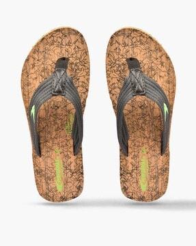thong-strap flip-flips with graphic print footbed