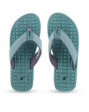 thong-strap flip flops with logo print