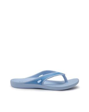 thong-strap flip-flops with textured footbed