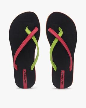 thong-strap sandals with contrast straps