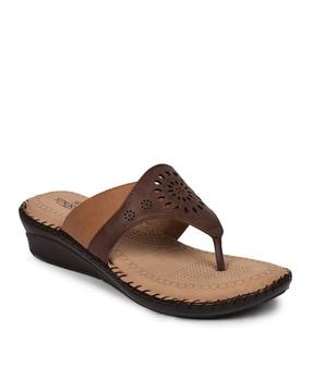 thong-strap sandals with cutout