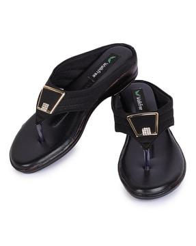 thong-strap sandals with embellished detail