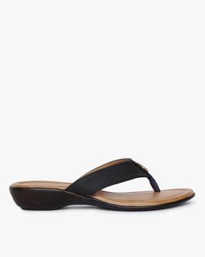 thong-strap sandals with metal accent