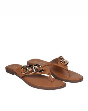 thong-strap sandals with open toes shape