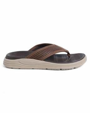 thong-strap slip-on flip-flops