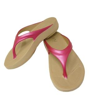 thong-strap slip-on flip-flops