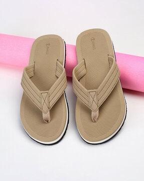 thong-style flip-flops with stitch detail