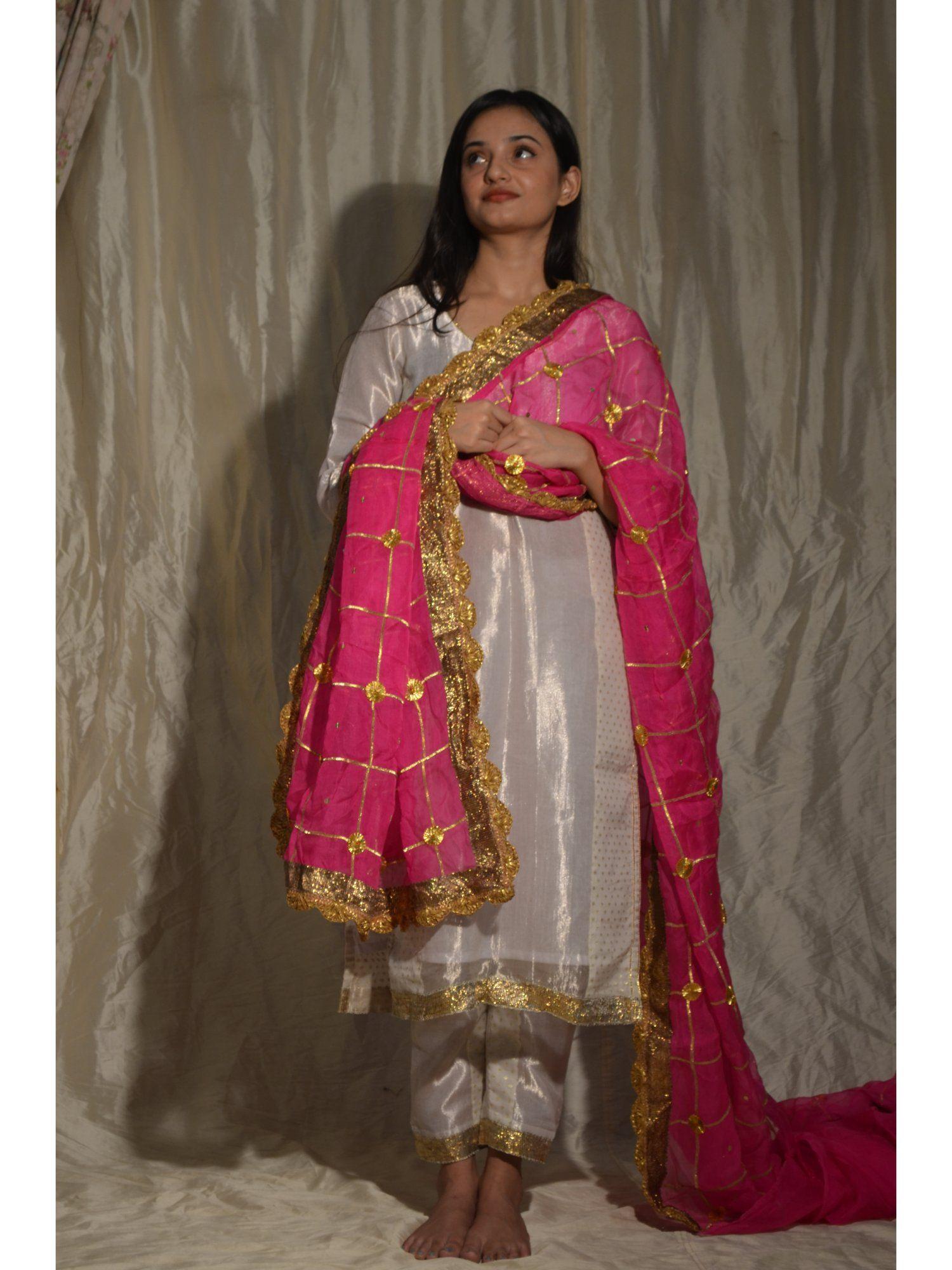 tissue white kurta with magenta gota organza dupatta (set of 3)