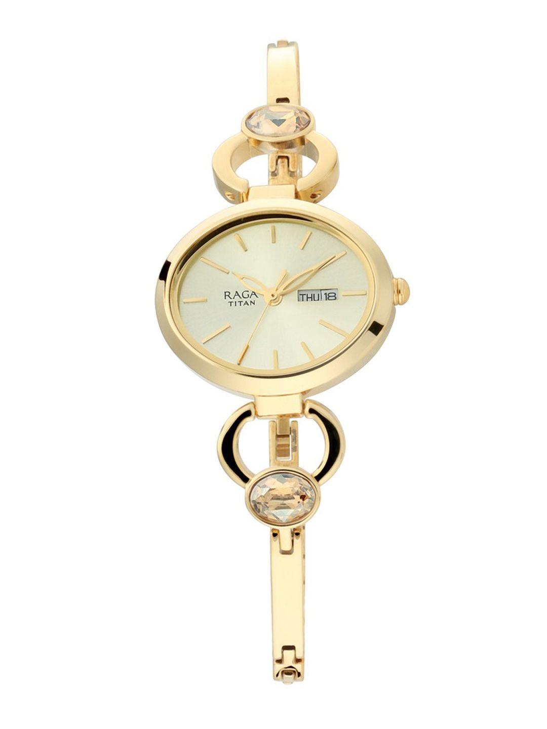titan women cream-coloured analogue watch nm2621ym01