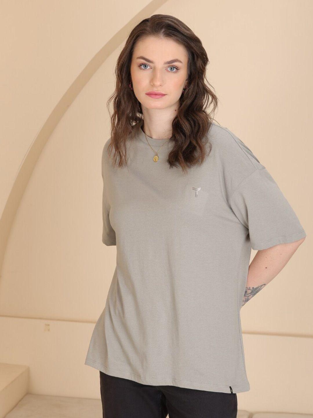 tittli women grey v-neck extended sleeves pure cotton applique boxy t-shirt