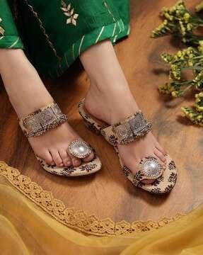 toe-ring chunky heeled sandals