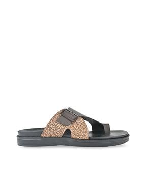 toe-ring flip-flops with buckle fastening