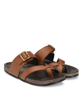 toe-ring sandals with buckle fastening 