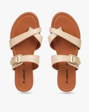 toe-ring sandals with buckle fastening