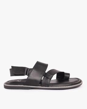 toe-ring sandals with velcro fastening