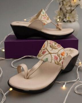 toe-ring wedges with synthetic upper
