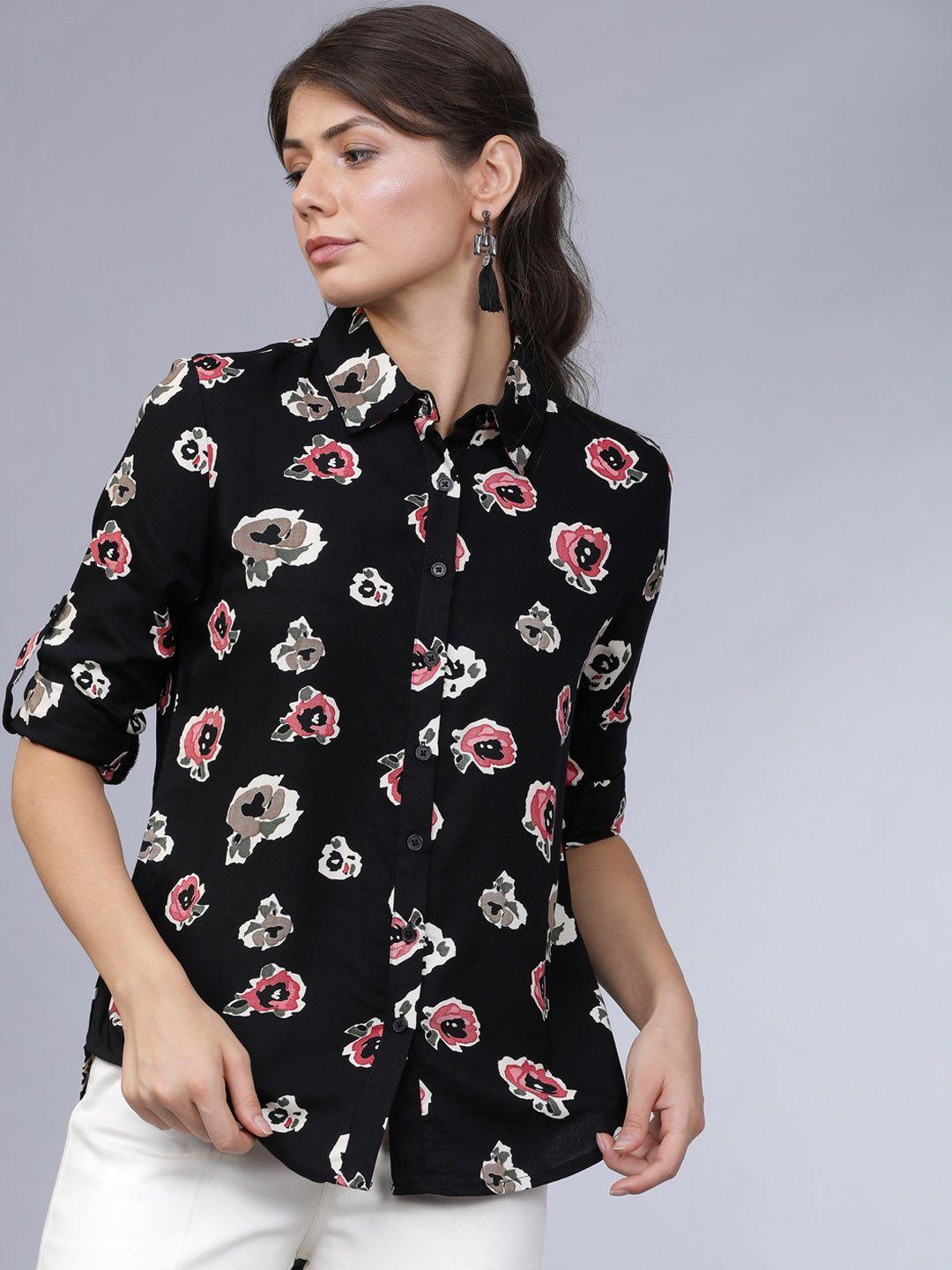 tokyo talkies women black & red regular fit printed casual shirt