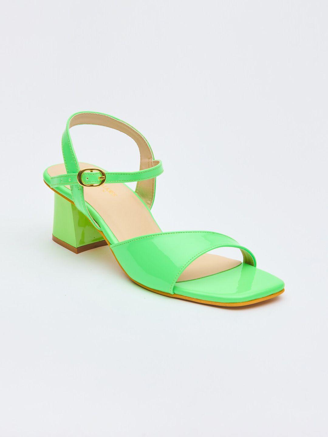 tokyo talkies women green block sandals with buckles