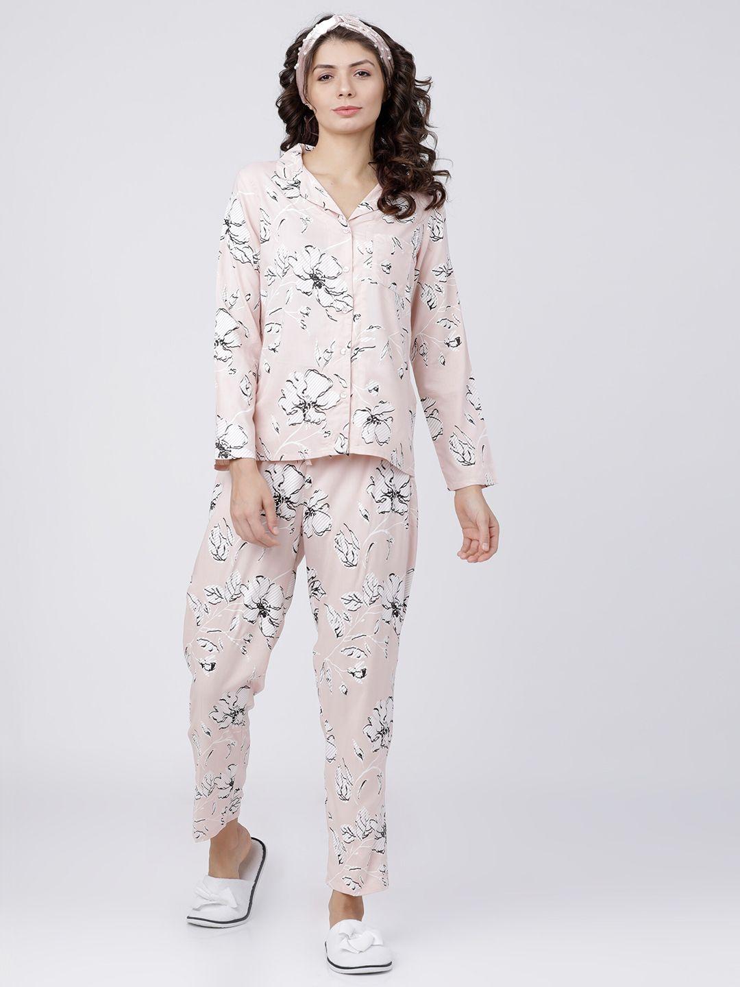 tokyo talkies women peach-coloured & white printed night suit