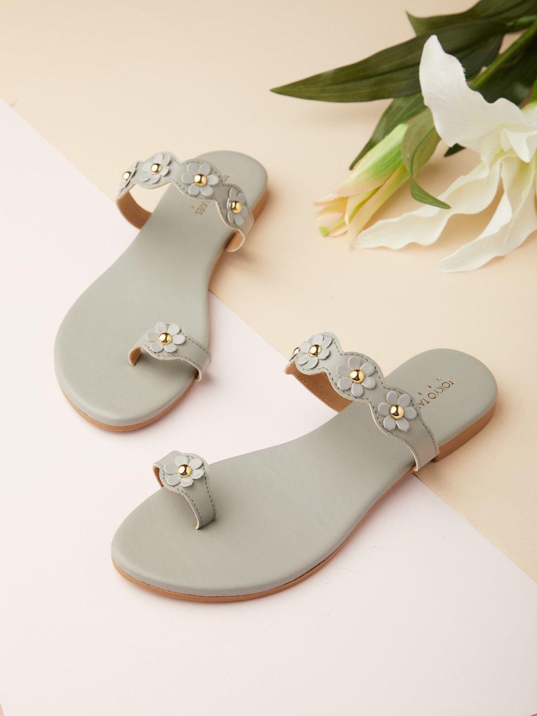 tokyo talkies women grey embellished one toe flats