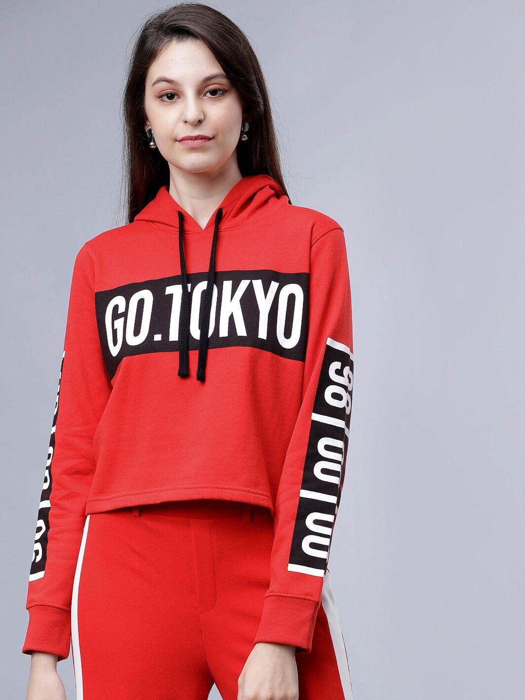 tokyo talkies women red printed hooded crop sweatshirt