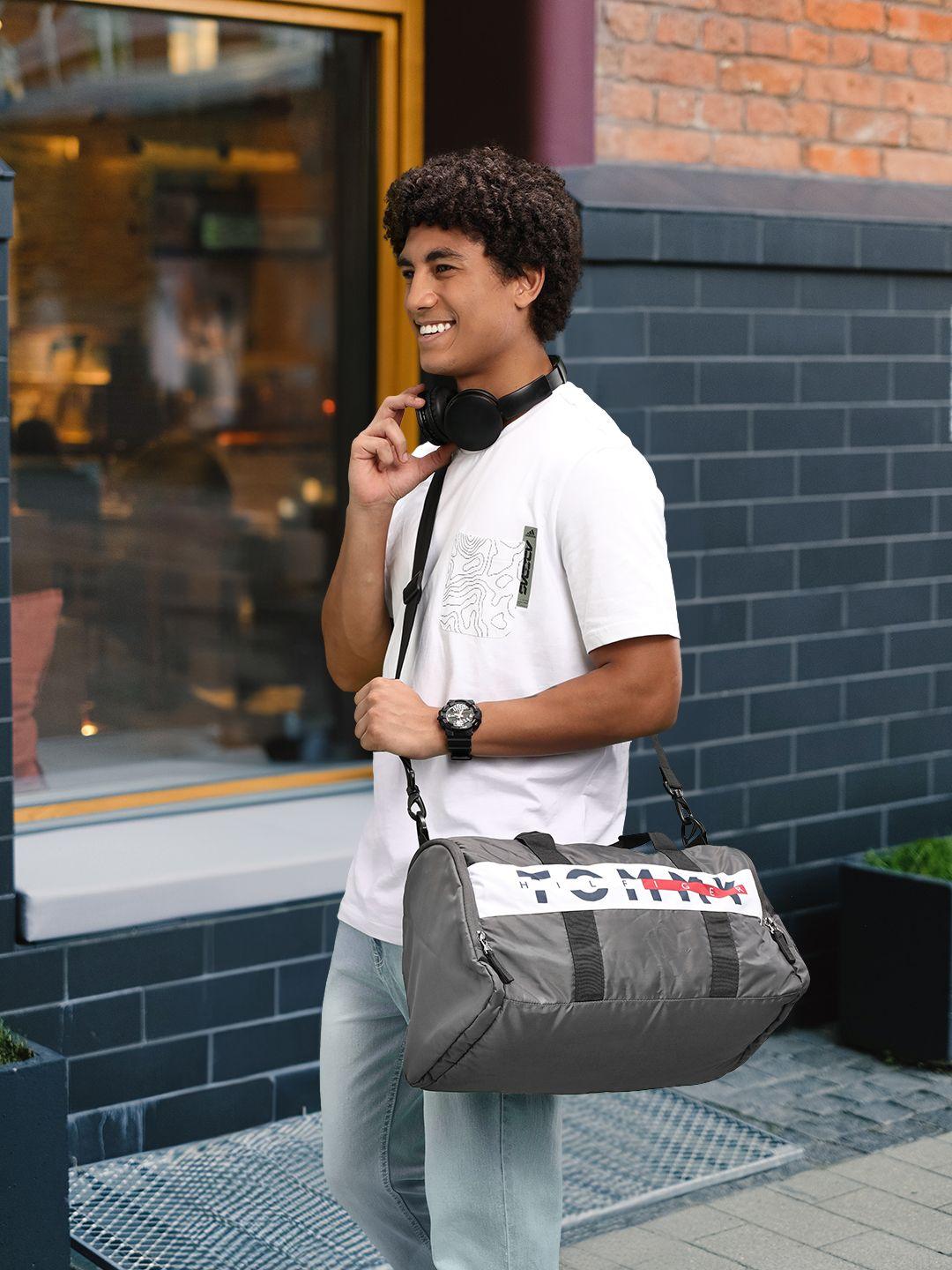 tommy hilfiger unisex brand logo printed duffel bag