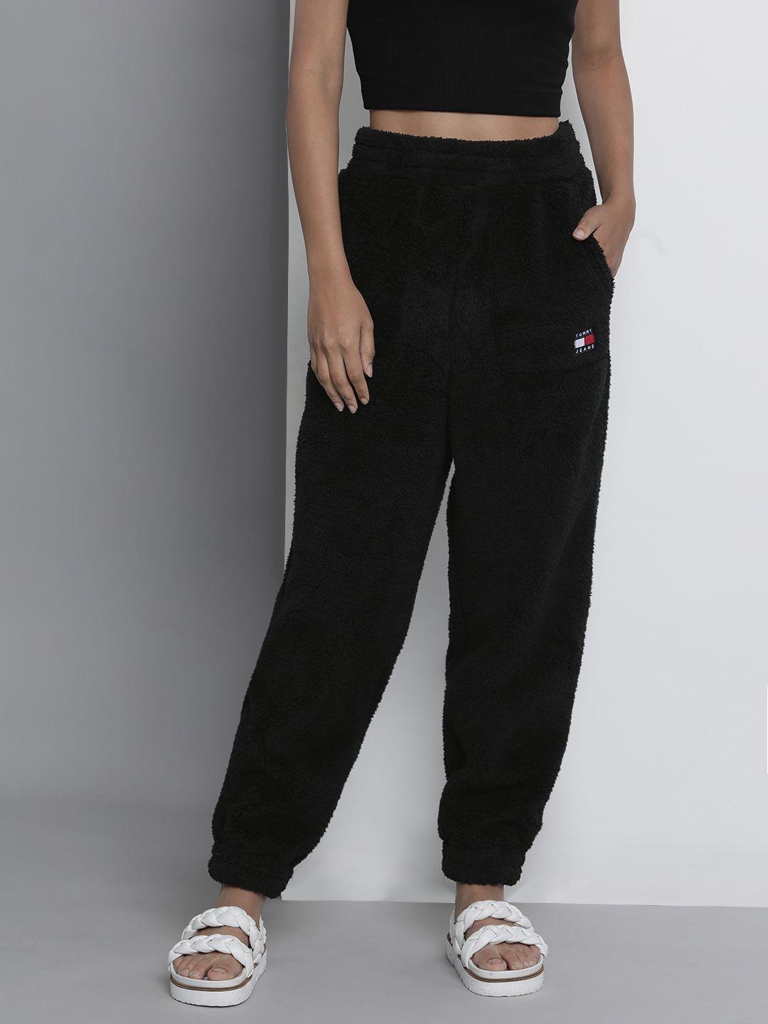 tommy hilfiger women black solid plush badge sweatpants