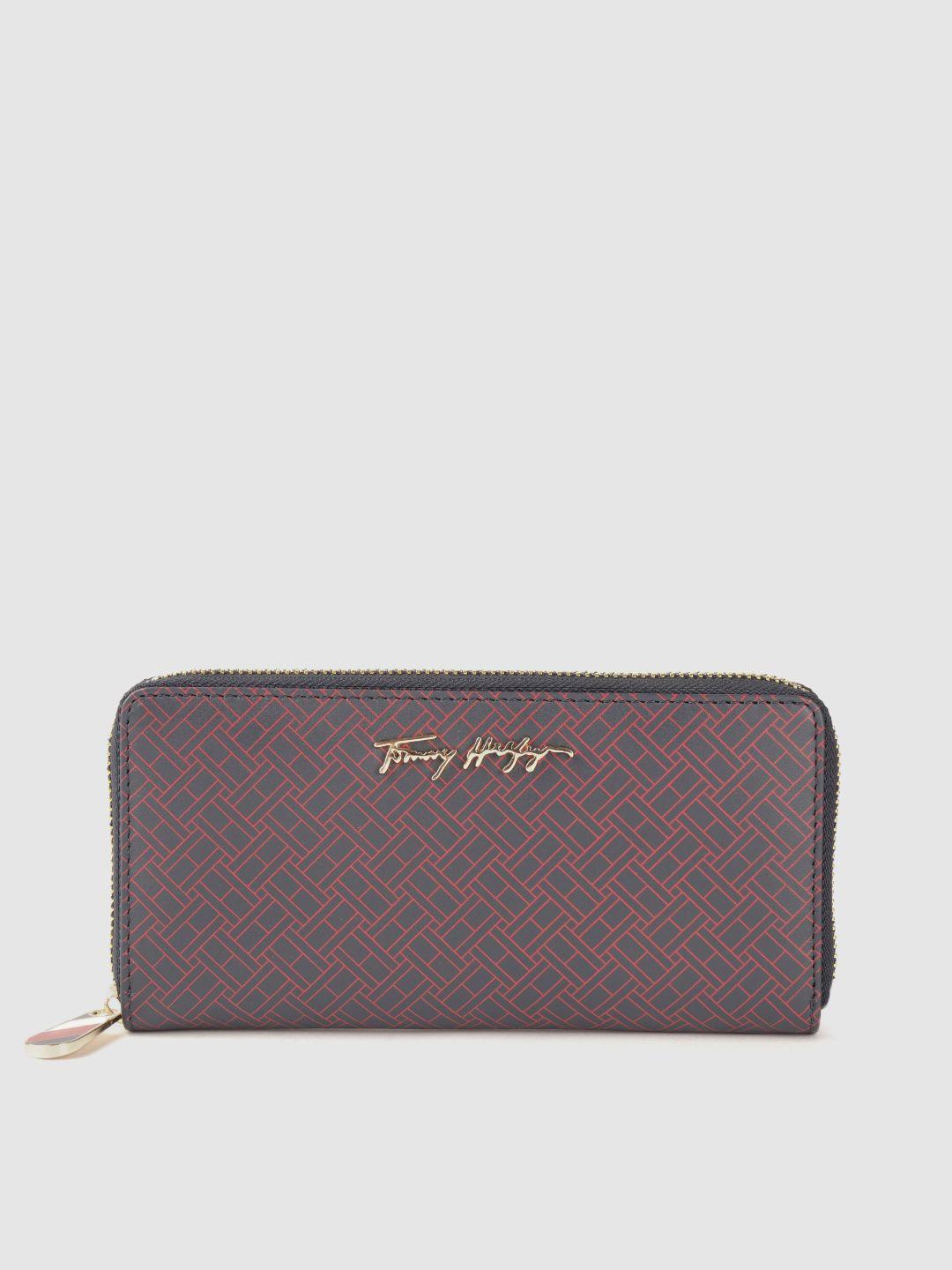 tommy hilfiger women navy blue & burgundy printed zip detail leather zip around wallet