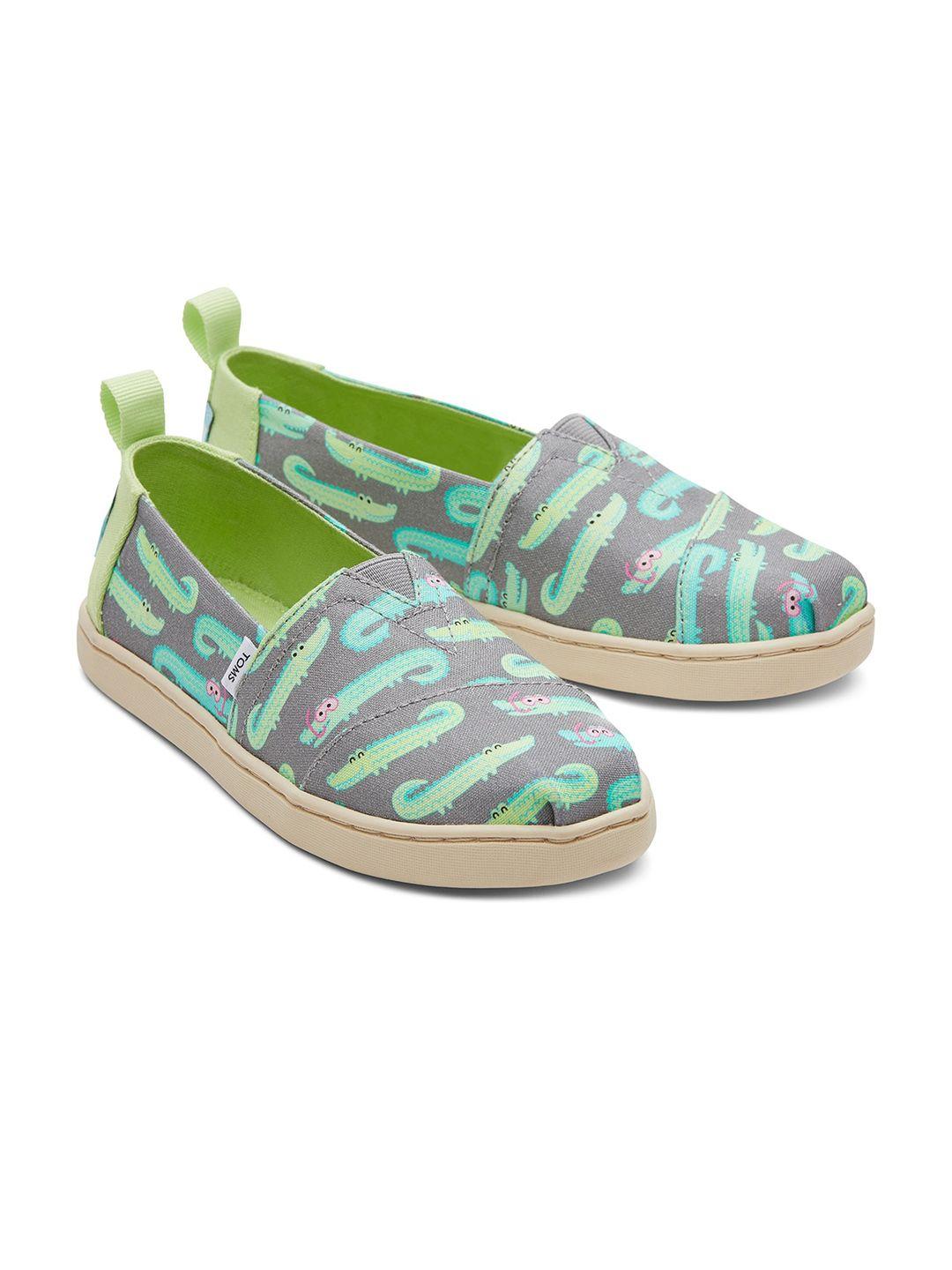 toms girls grey & green printed slip-on sneakers