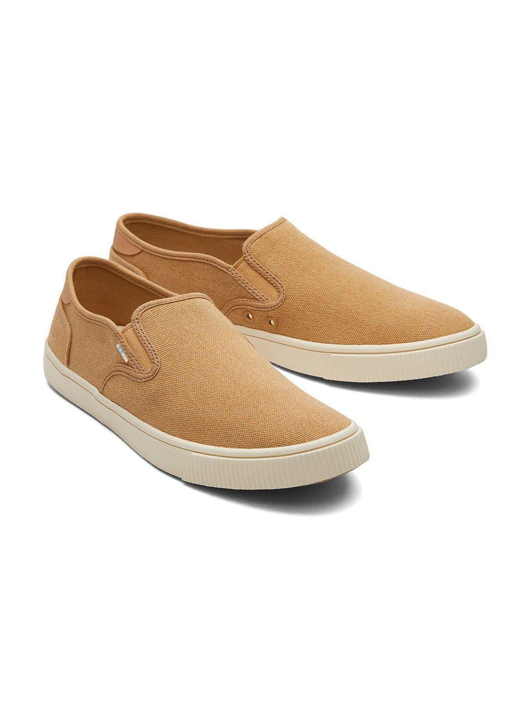 toms men brown woven design slip-on sneakers