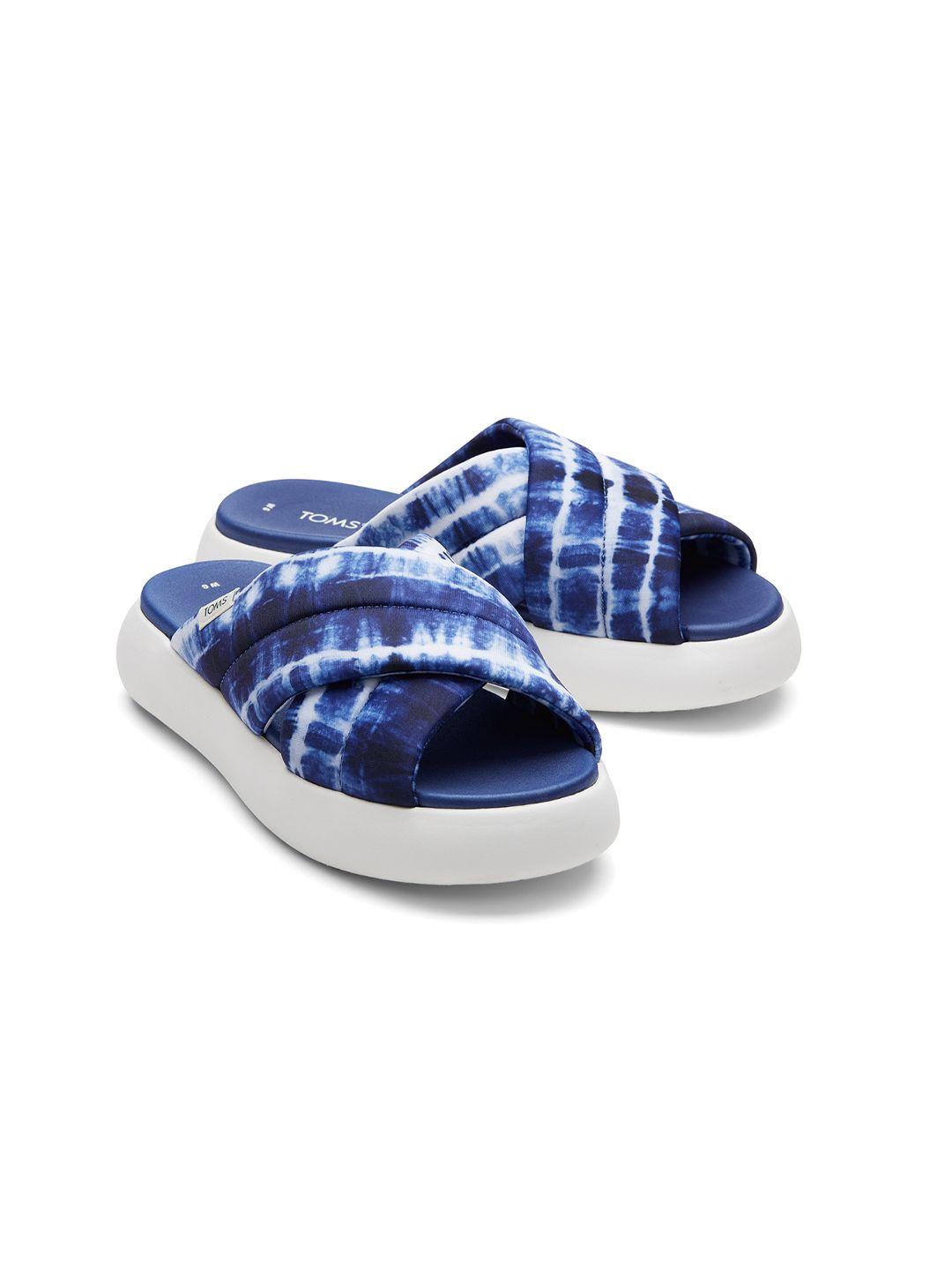 toms women blue printed rubber sliders