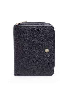 travel wallet with zip-closure