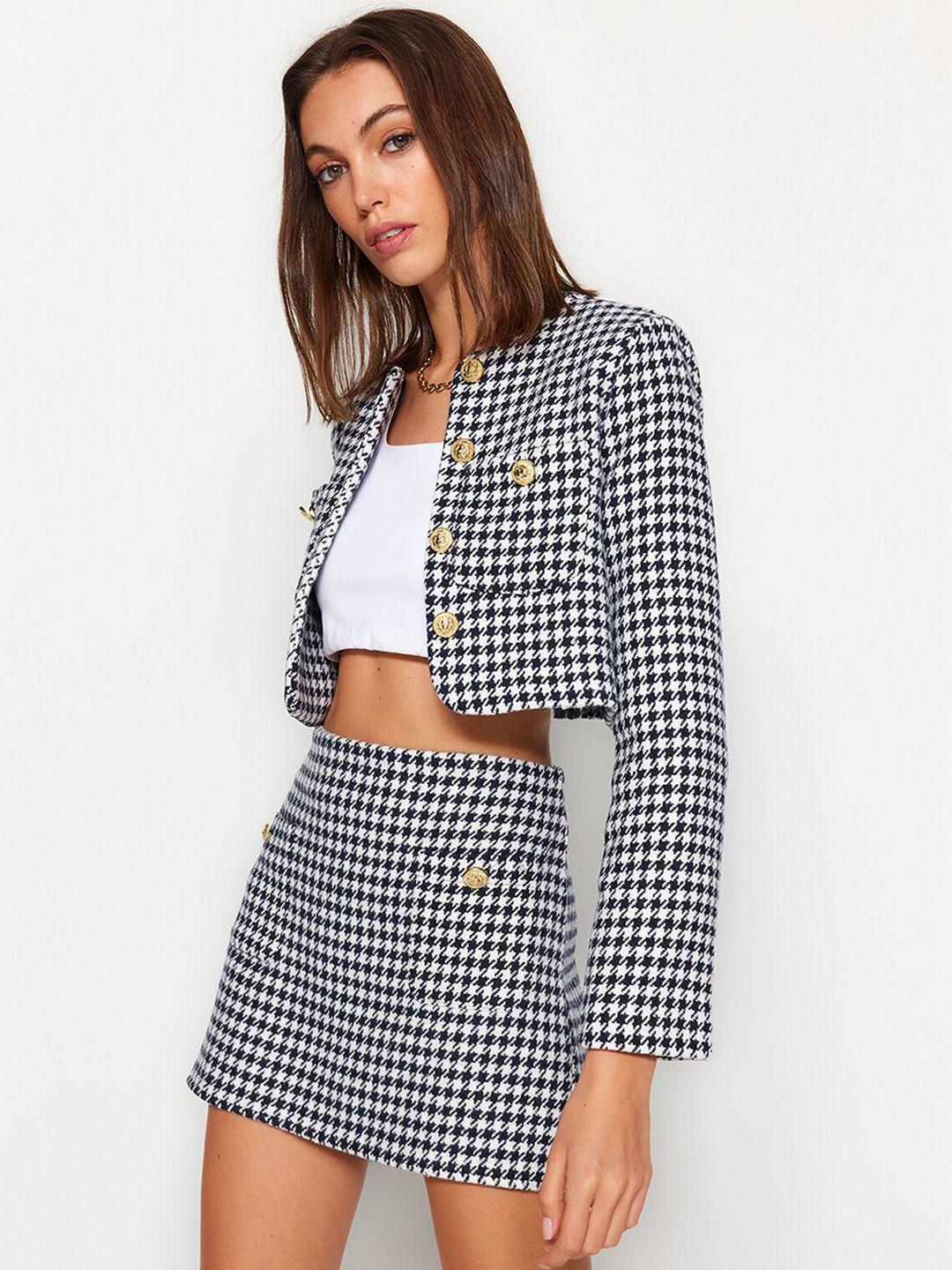 trendyol geometric printed collarless crop tailored jacket
