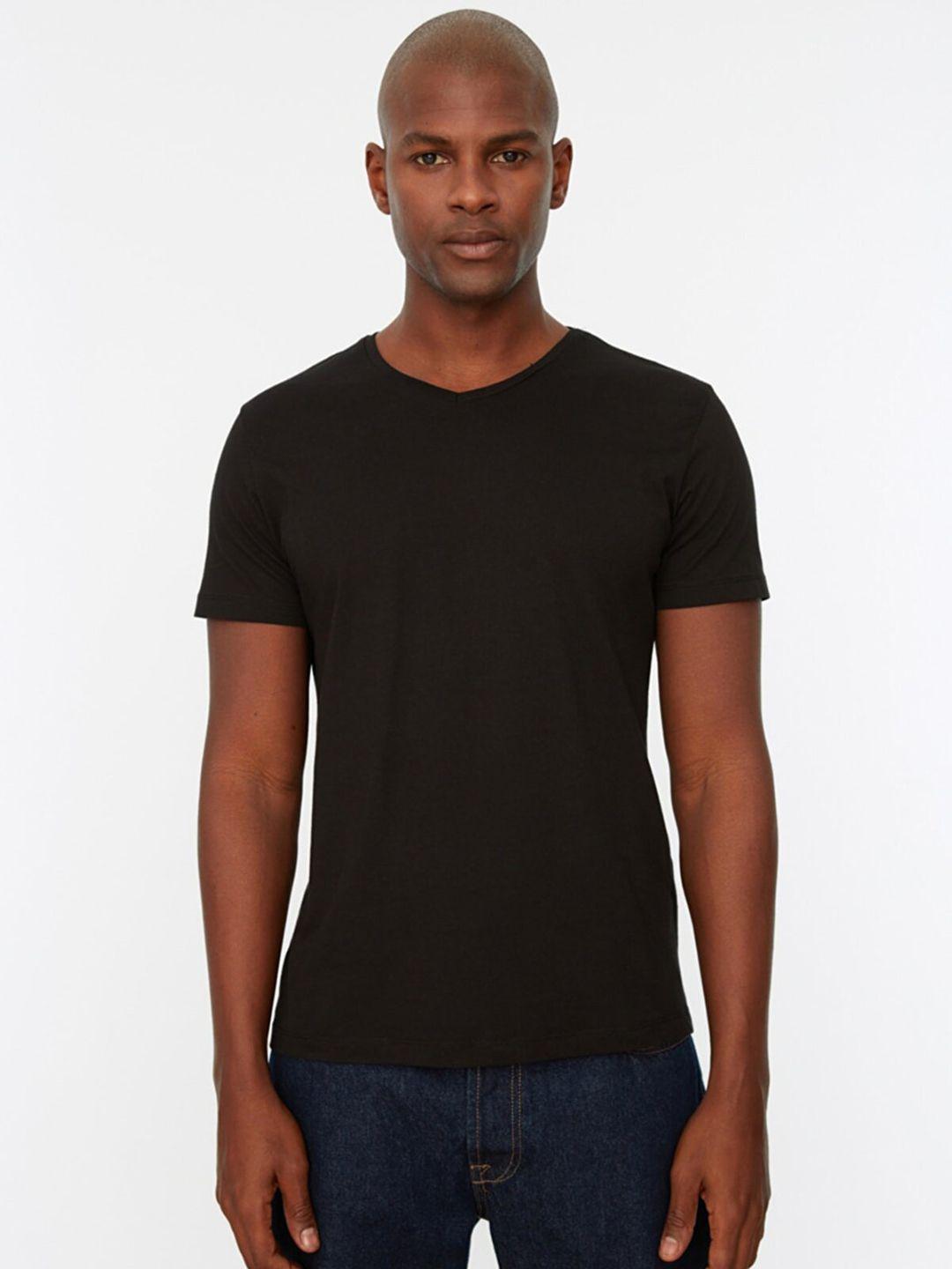 trendyol men black solid cotton v-neck t-shirt